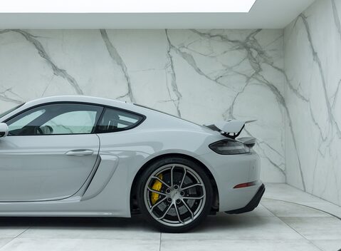 Porsche 718 Cayman GT4 30