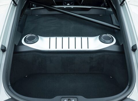 Porsche 718 Cayman GT4 31