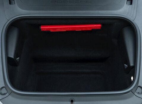 Porsche 718 Cayman GT4 33