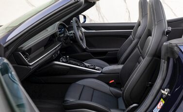 Porsche 911 (992) Carrera 4S Cabriolet 15