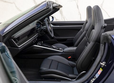 Porsche 911 (992) Carrera 4S Cabriolet 15