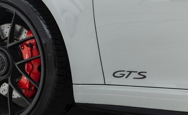 Porsche 911 (991.2) Carrera 4 GTS 24