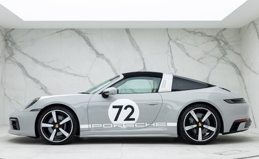 Porsche 911 (992) Targa 4S Heritage Design Edition 3