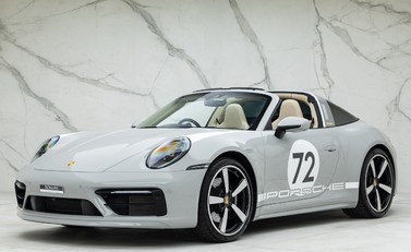 Porsche 911 (992) Targa 4S Heritage Design Edition 7