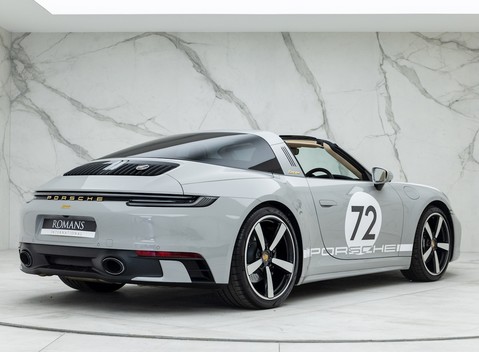 Porsche 911 (992) Targa 4S Heritage Design Edition 10