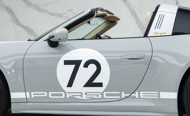 Porsche 911 (992) Targa 4S Heritage Design Edition 29