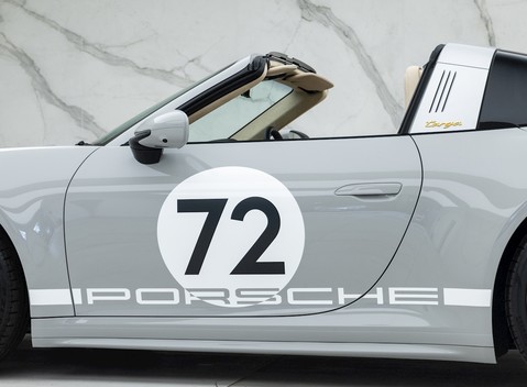 Porsche 911 (992) Targa 4S Heritage Design Edition 29