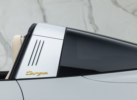 Porsche 911 (992) Targa 4S Heritage Design Edition 30