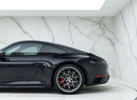 Porsche 911 (992) Carrera 4S 25