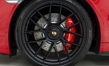 Porsche 911 (991.2) Carrera 4 GTS 8