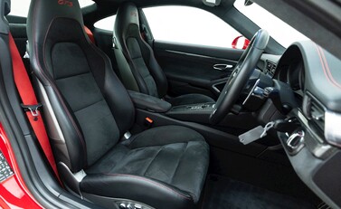 Porsche 911 (991.2) Carrera 4 GTS 10