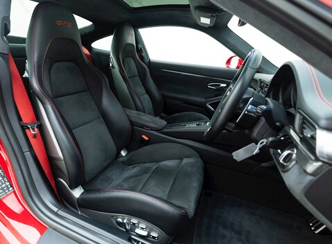 Porsche 911 (991.2) Carrera 4 GTS 10