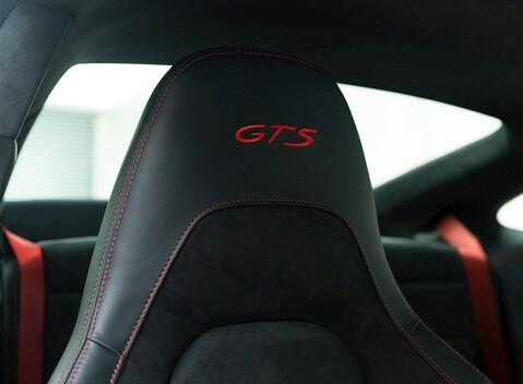 Porsche 911 (991.2) Carrera 4 GTS 11