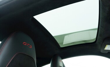 Porsche 911 (991.2) Carrera 4 GTS 12