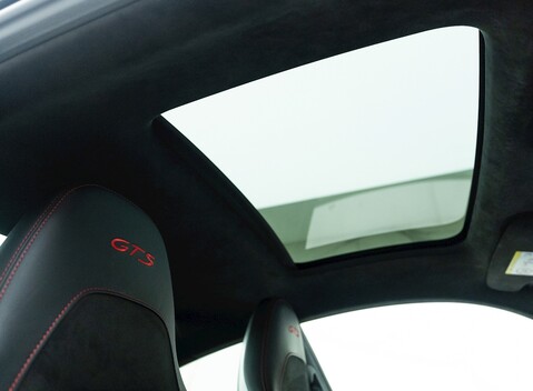 Porsche 911 (991.2) Carrera 4 GTS 12