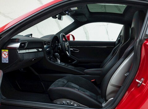 Porsche 911 (991.2) Carrera 4 GTS 14