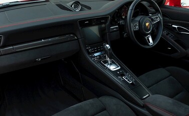 Porsche 911 (991.2) Carrera 4 GTS 15