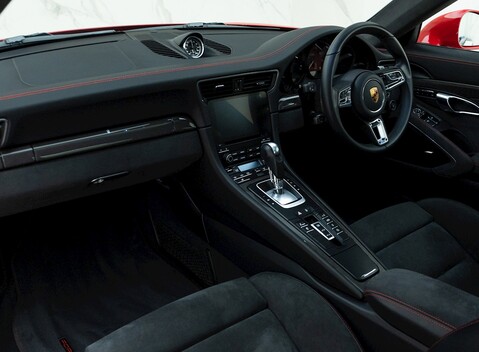 Porsche 911 (991.2) Carrera 4 GTS 15