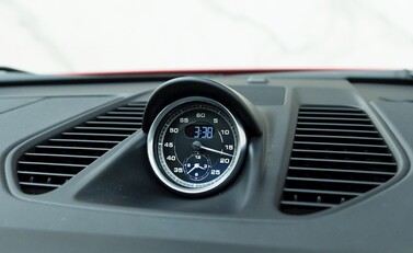 Porsche 911 (991.2) Carrera 4 GTS 17