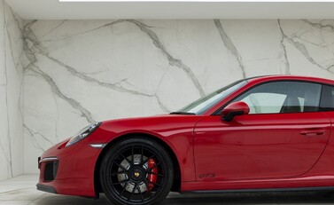Porsche 911 (991.2) Carrera 4 GTS 24
