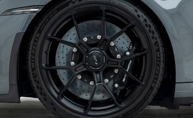 Porsche 911 (992) GT3 8