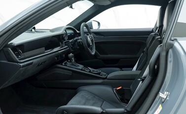 Porsche 911 (992) GT3 12