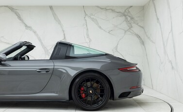 Porsche 911 (991.2) Targa 4 GTS 28