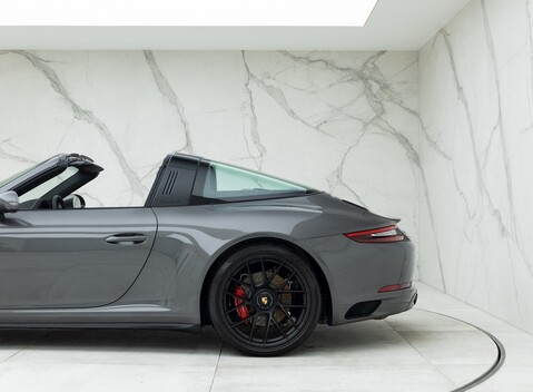 Porsche 911 (991.2) Targa 4 GTS 28