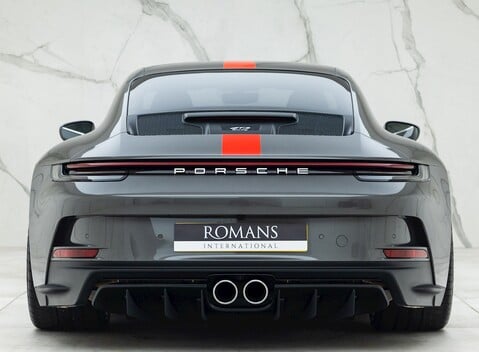 Porsche 911 (992) GT3 Touring 5