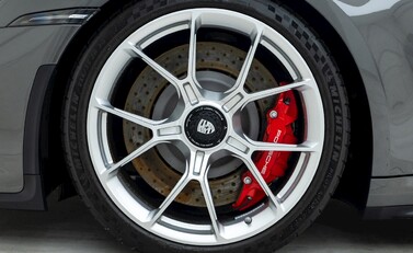 Porsche 911 (992) GT3 Touring 8