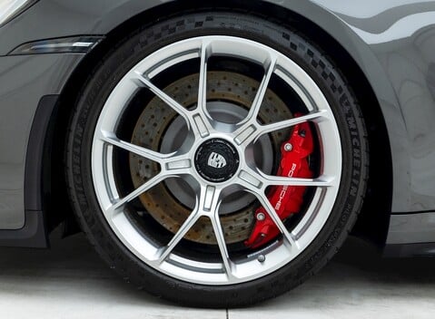 Porsche 911 (992) GT3 Touring 8