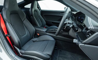 Porsche 911 (992) GT3 Touring 10