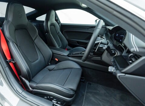 Porsche 911 (992) GT3 Touring 10