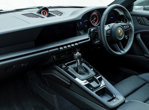 Porsche 911 (992) GT3 Touring 13