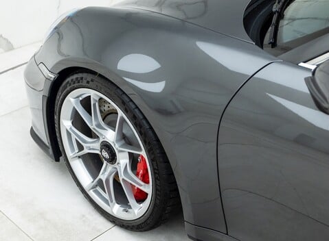 Porsche 911 (992) GT3 Touring 22