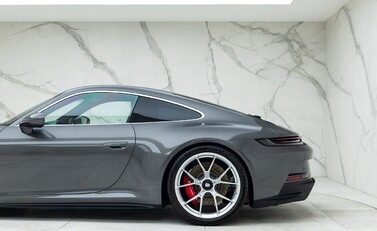 Porsche 911 (992) GT3 Touring 26