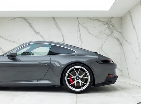 Porsche 911 (992) GT3 Touring 26