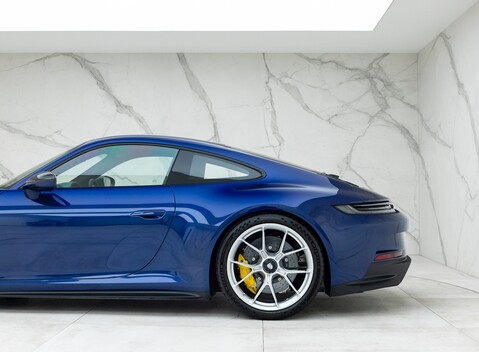 Porsche 911 (992) GT3 Touring 35