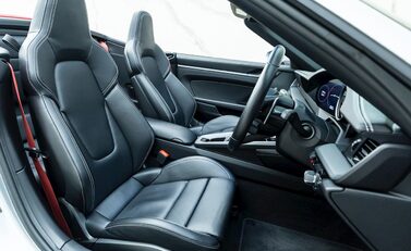 Porsche 911 (992) Carrera 4S Cabriolet 13