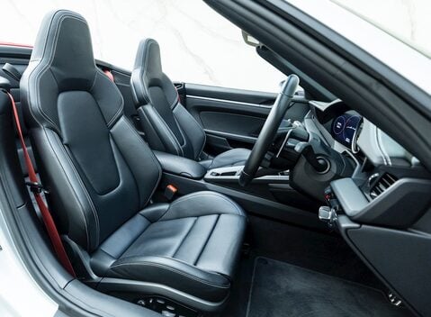 Porsche 911 (992) Carrera 4S Cabriolet 13