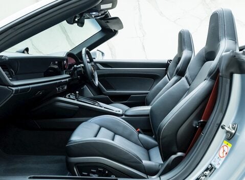 Porsche 911 (992) Carrera 4S Cabriolet 16