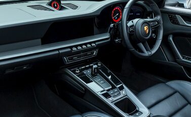 Porsche 911 (992) Carrera 4S Cabriolet 17