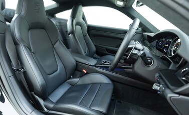 Porsche 911 (992) GT3 Touring 10
