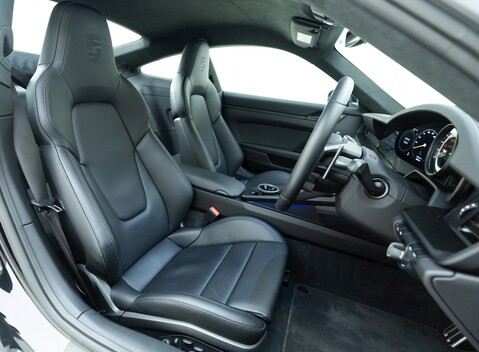 Porsche 911 (992) GT3 Touring 10