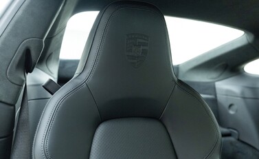 Porsche 911 (992) GT3 Touring 11