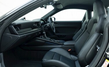Porsche 911 (992) GT3 Touring 12
