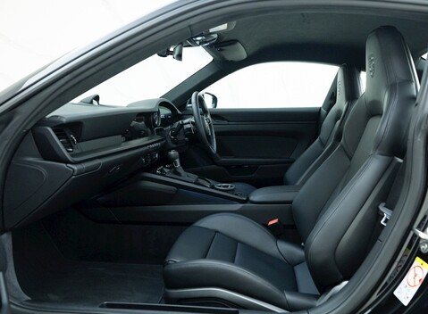 Porsche 911 (992) GT3 Touring 12