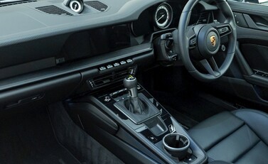 Porsche 911 (992) GT3 Touring 13