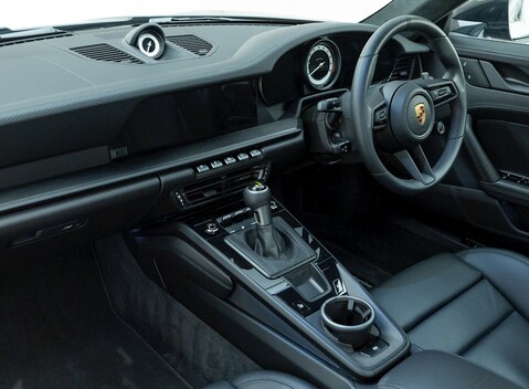 Porsche 911 (992) GT3 Touring 13
