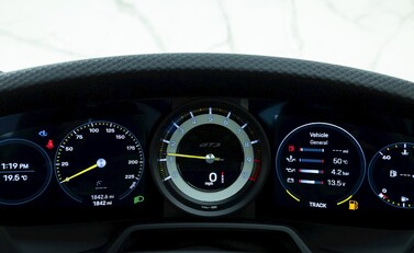 Porsche 911 (992) GT3 Touring 14